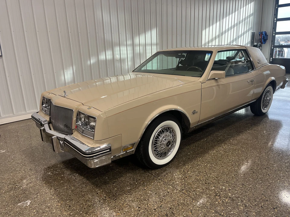 1985 Buick Riviera 4th-7th Gen - Image 24 of 31