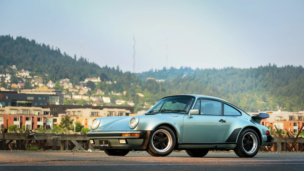 1985 Porsche 911 Carrera 3.2 - Image 2 of 31