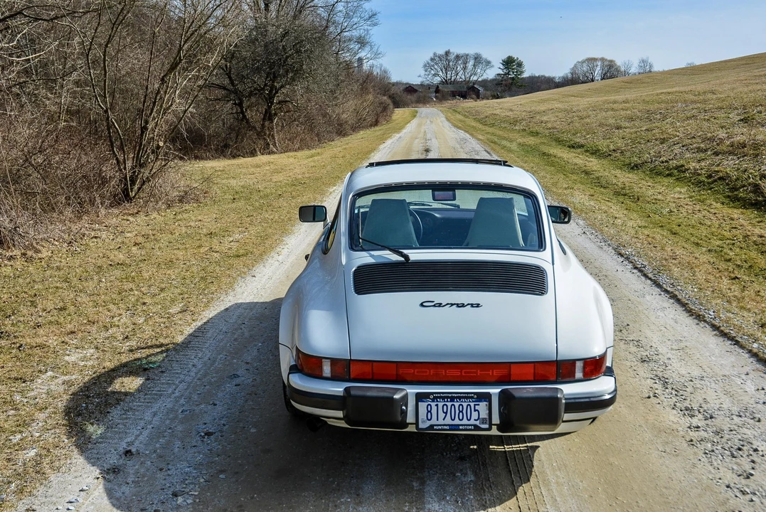 1988 Porsche 911 Carrera 3.2 - Image 24 of 31