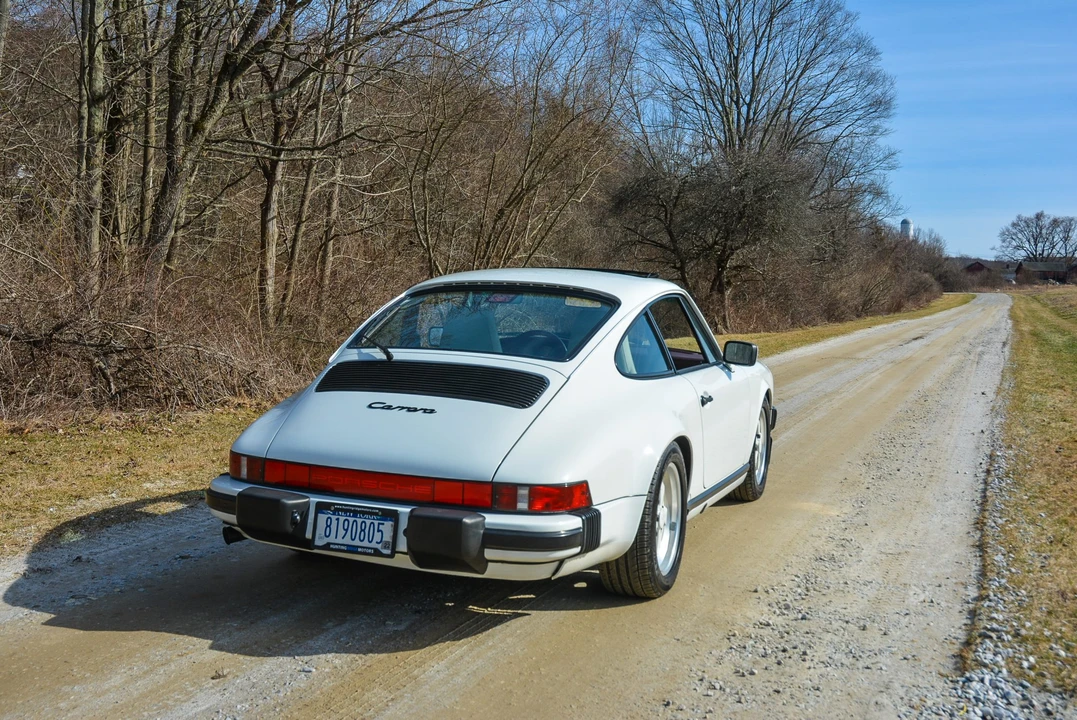 1988 Porsche 911 Carrera 3.2 - Image 28 of 31