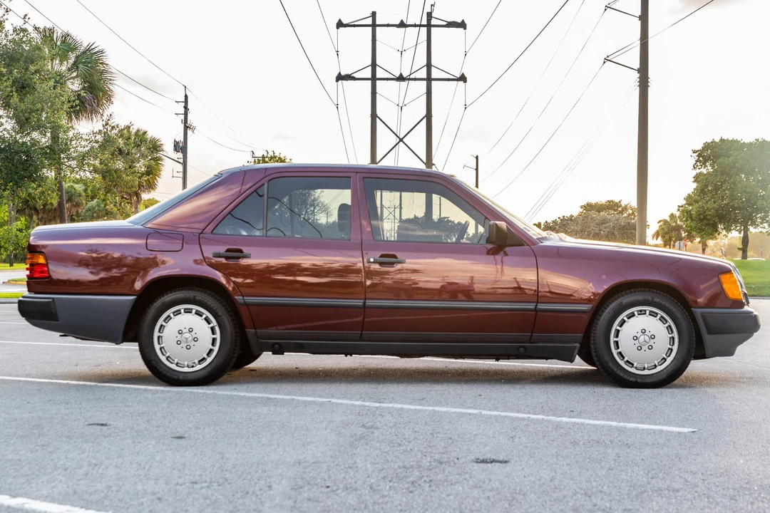 1989 Mercedes-Benz W124 E-Class - Image 8 of 31