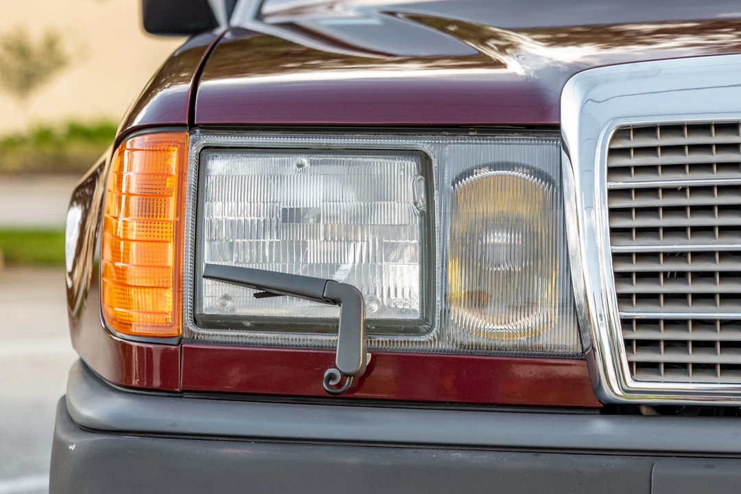1989 Mercedes-Benz W124 E-Class - Image 13 of 31