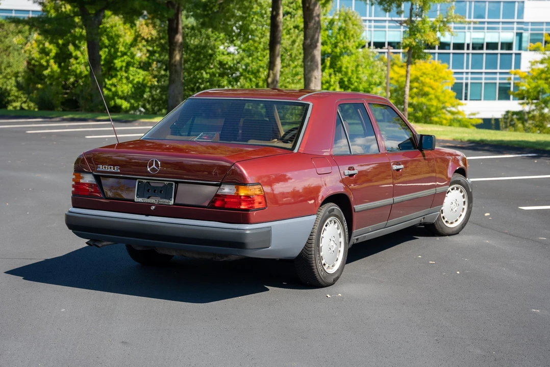 1989 Mercedes-Benz W124 E-Class - Image 13 of 31