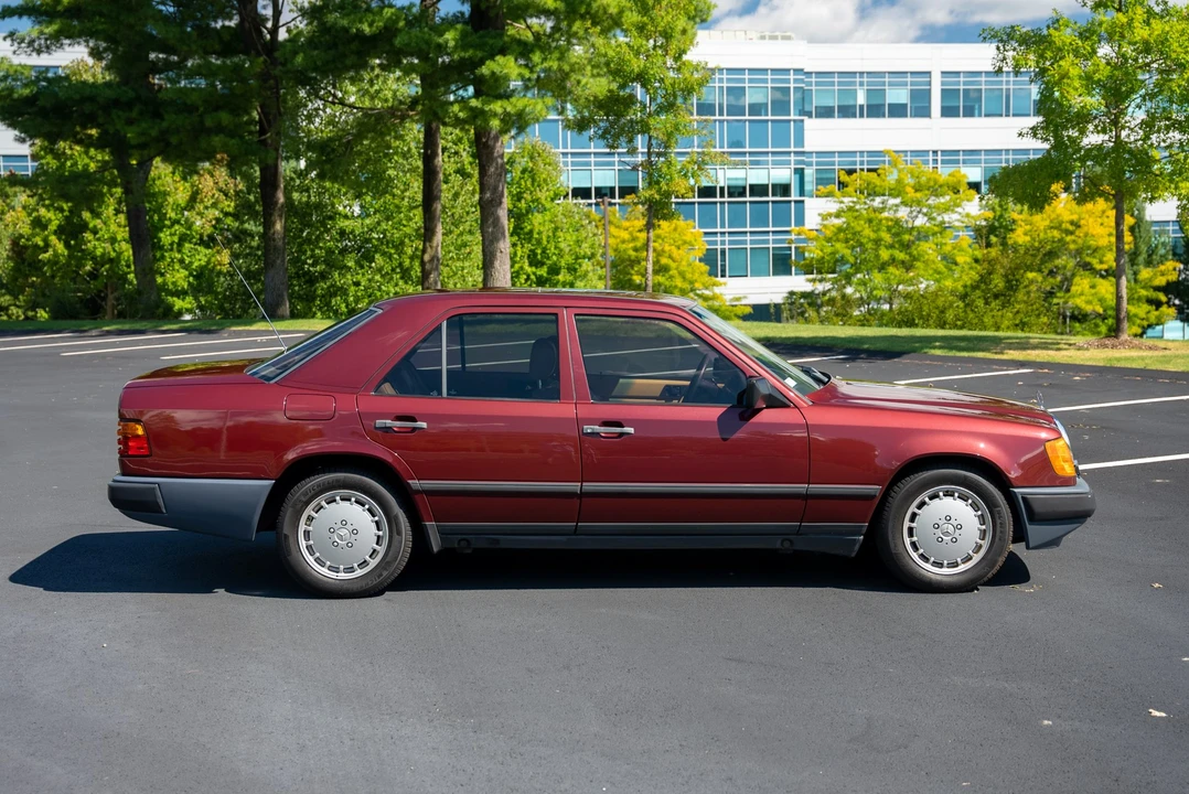1989 Mercedes-Benz W124 E-Class - Image 11 of 31