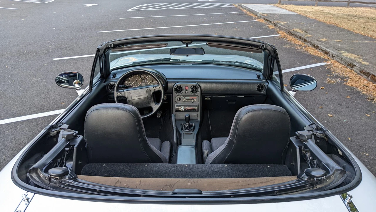 1990 Mazda NA MX-5 Miata - Image 15 of 31