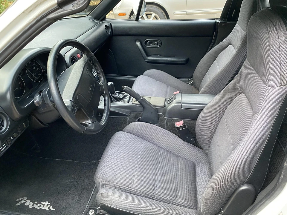 1990 Mazda NA MX-5 Miata - Image 23 of 31