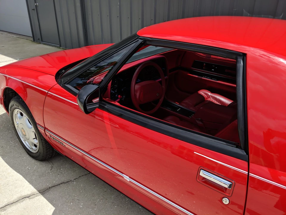 1991 Buick Reatta - Image 30 of 31