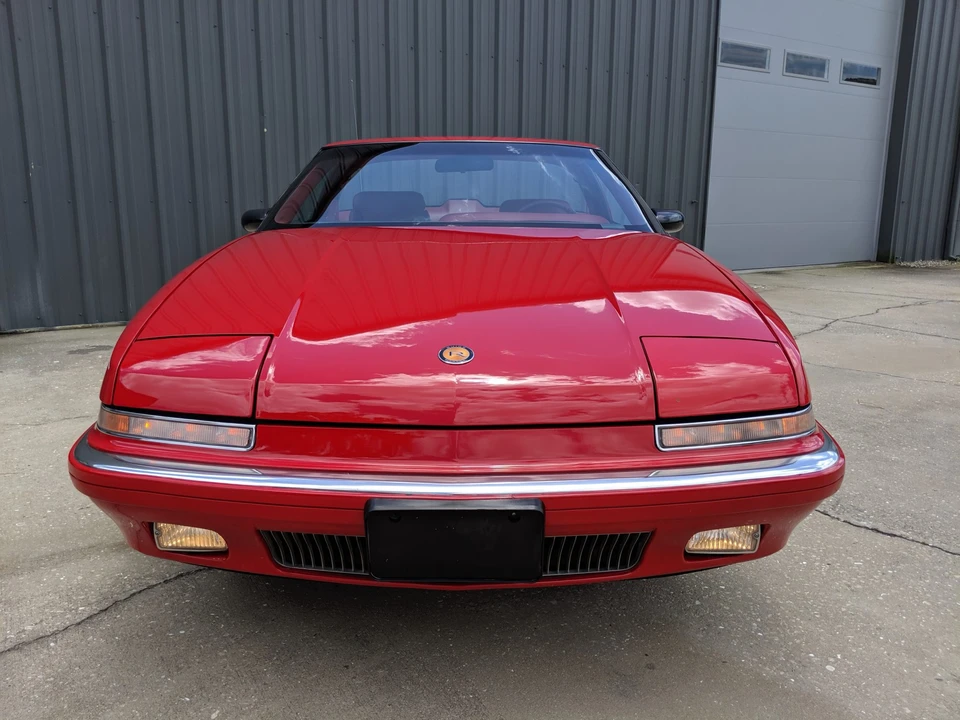 1991 Buick Reatta - Image 10 of 31