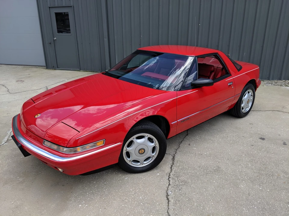 1991 Buick Reatta - Image 3 of 31