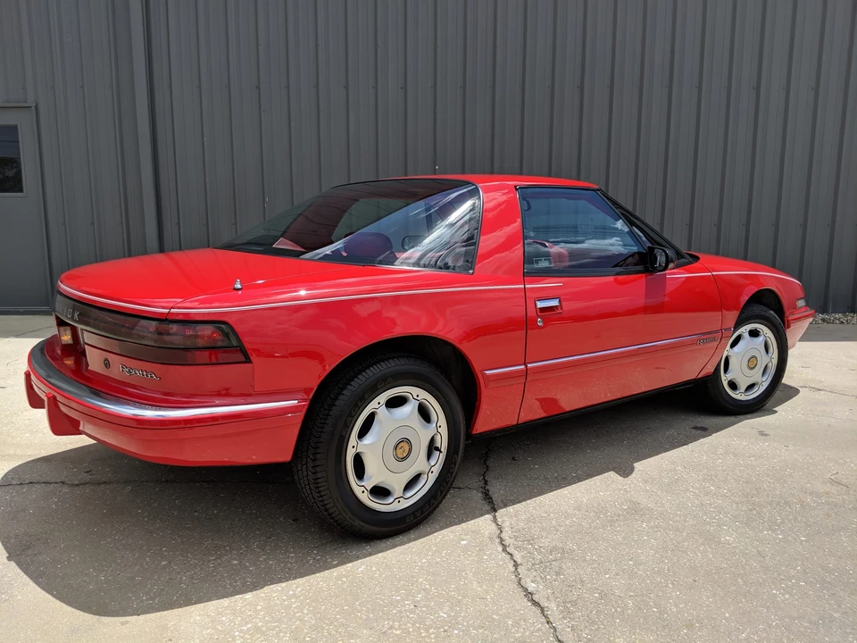 1991 Buick Reatta - Image 16 of 31
