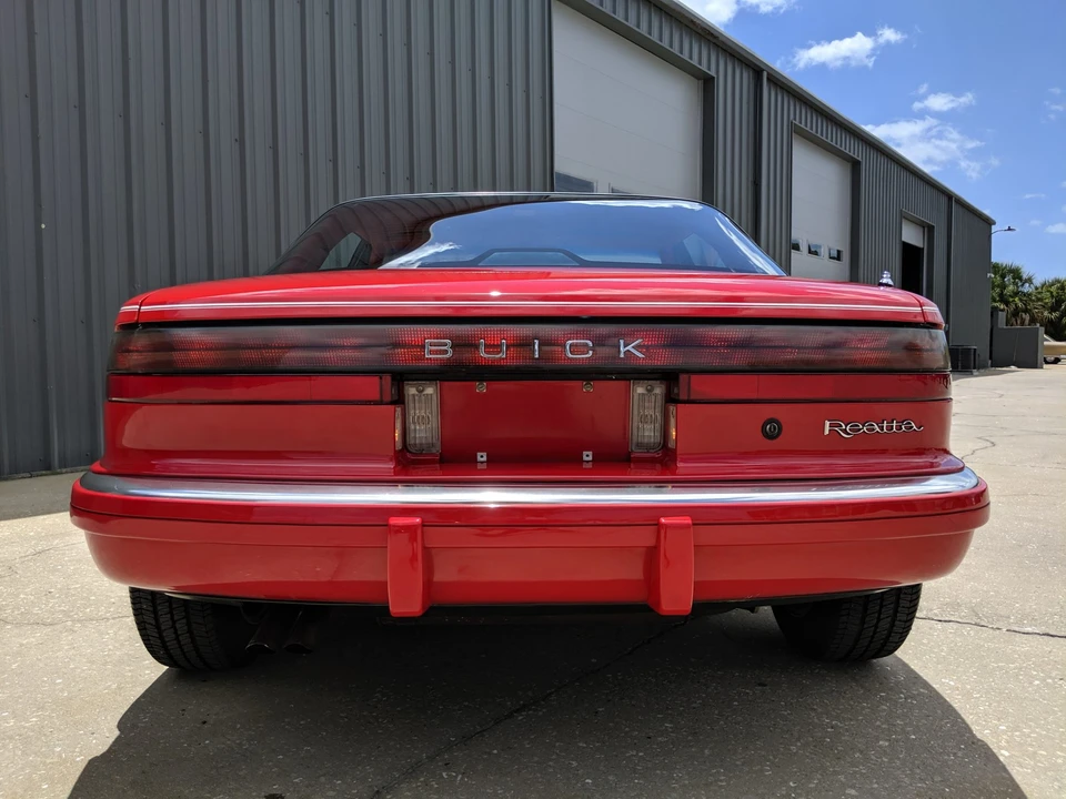 1991 Buick Reatta - Image 18 of 31