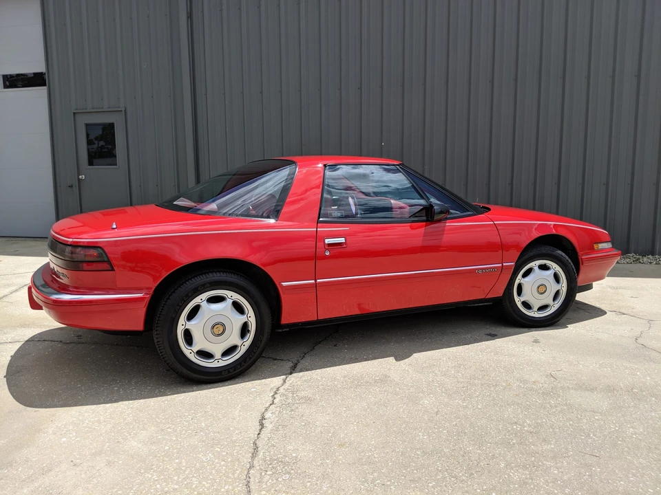 1991 Buick Reatta - Image 15 of 31