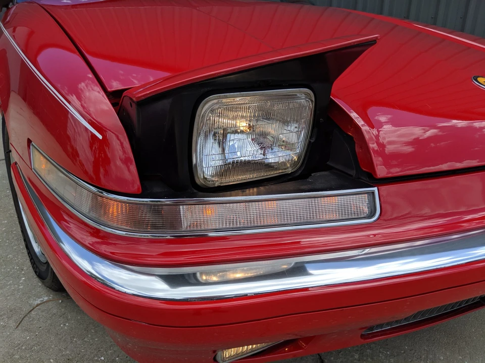 1991 Buick Reatta - Image 21 of 31