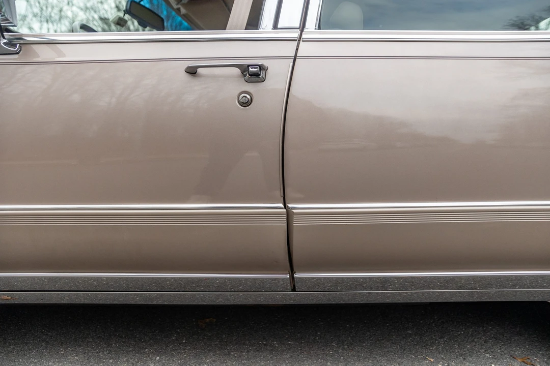 1991 Cadillac Brougham - Image 20 of 31
