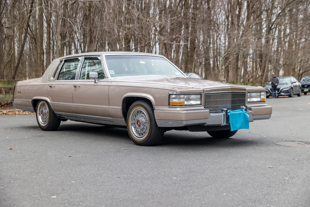 1991 Cadillac Brougham - Image 10 of 31