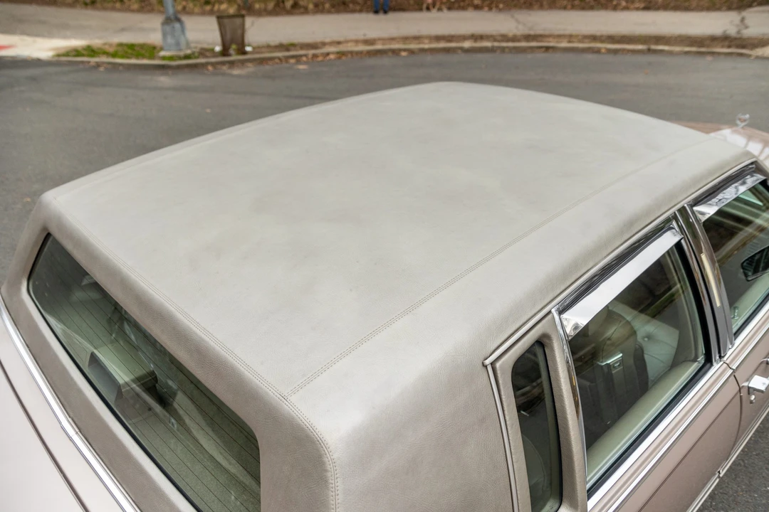 1991 Cadillac Brougham - Image 28 of 31