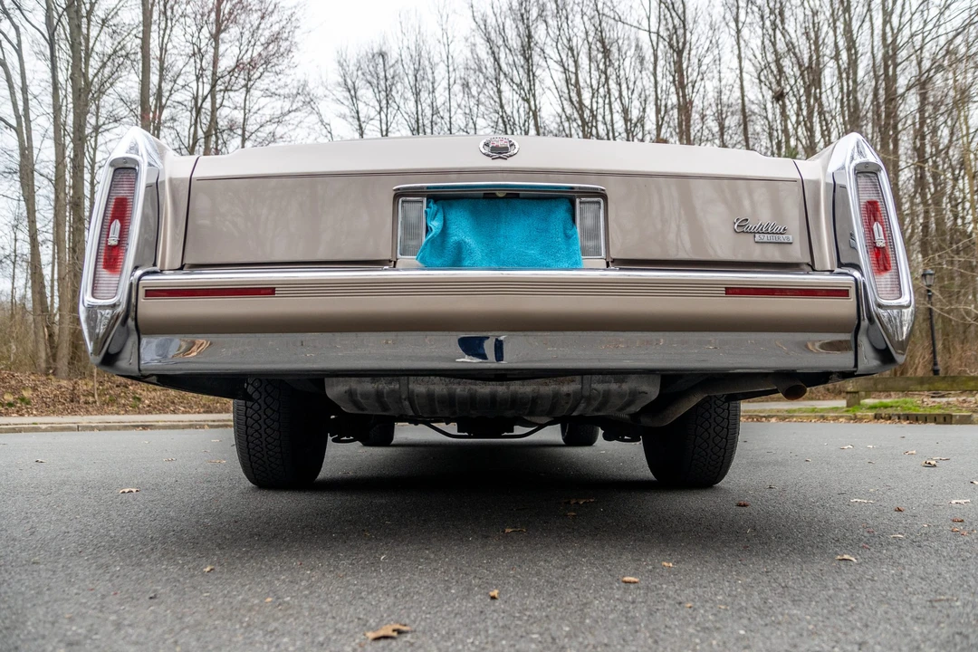 1991 Cadillac Brougham - Image 7 of 31