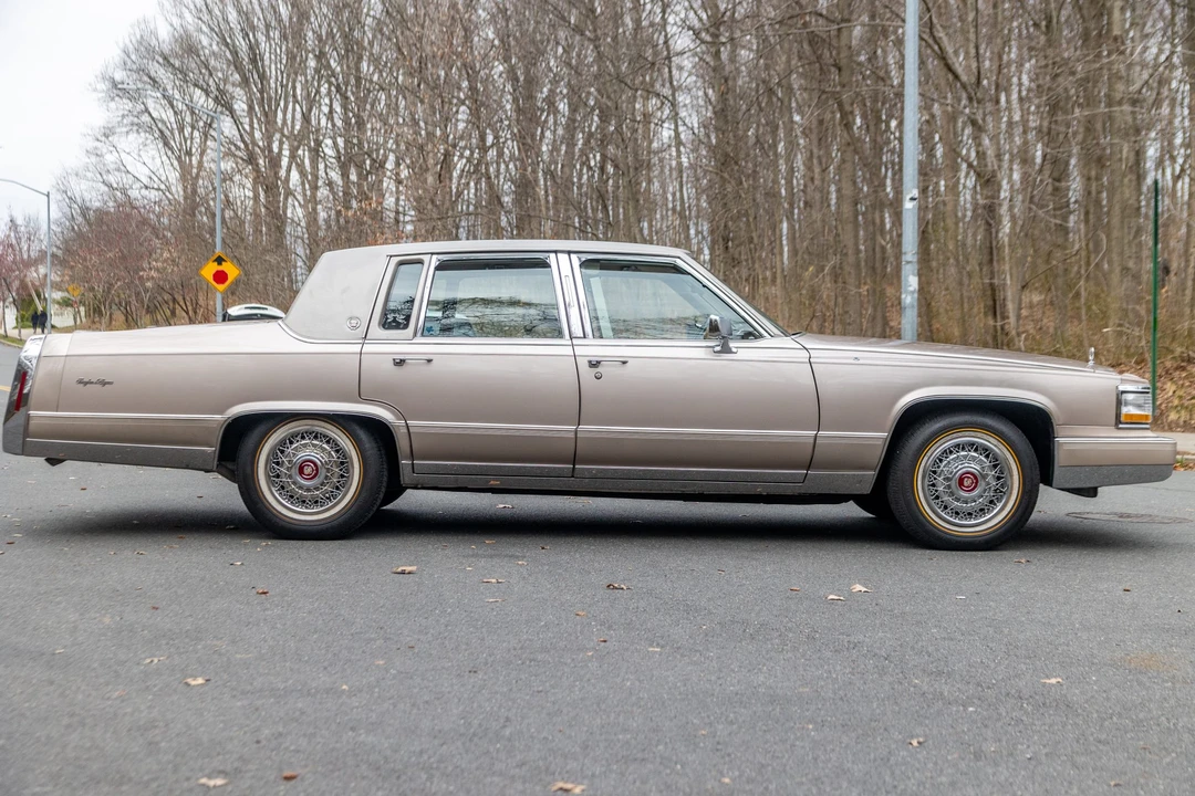 1991 Cadillac Brougham - Image 9 of 31