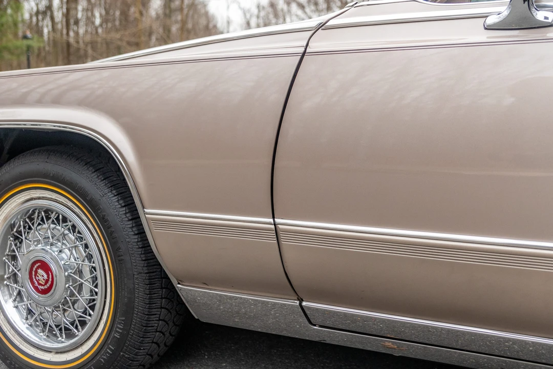 1991 Cadillac Brougham - Image 15 of 31