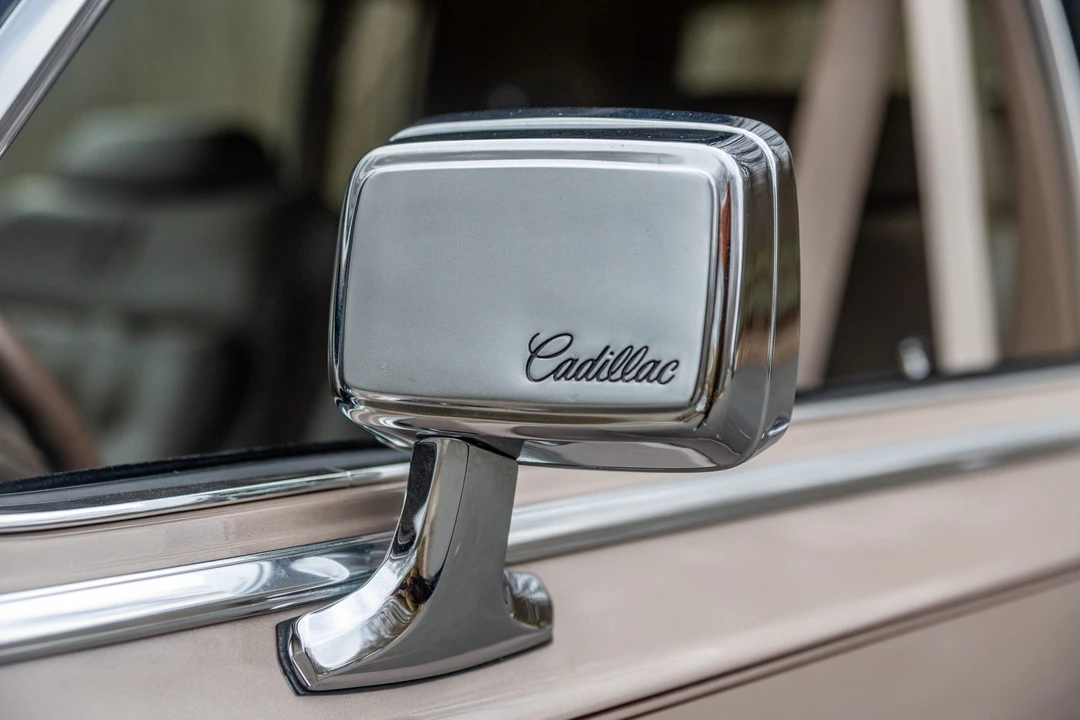 1991 Cadillac Brougham - Image 17 of 31