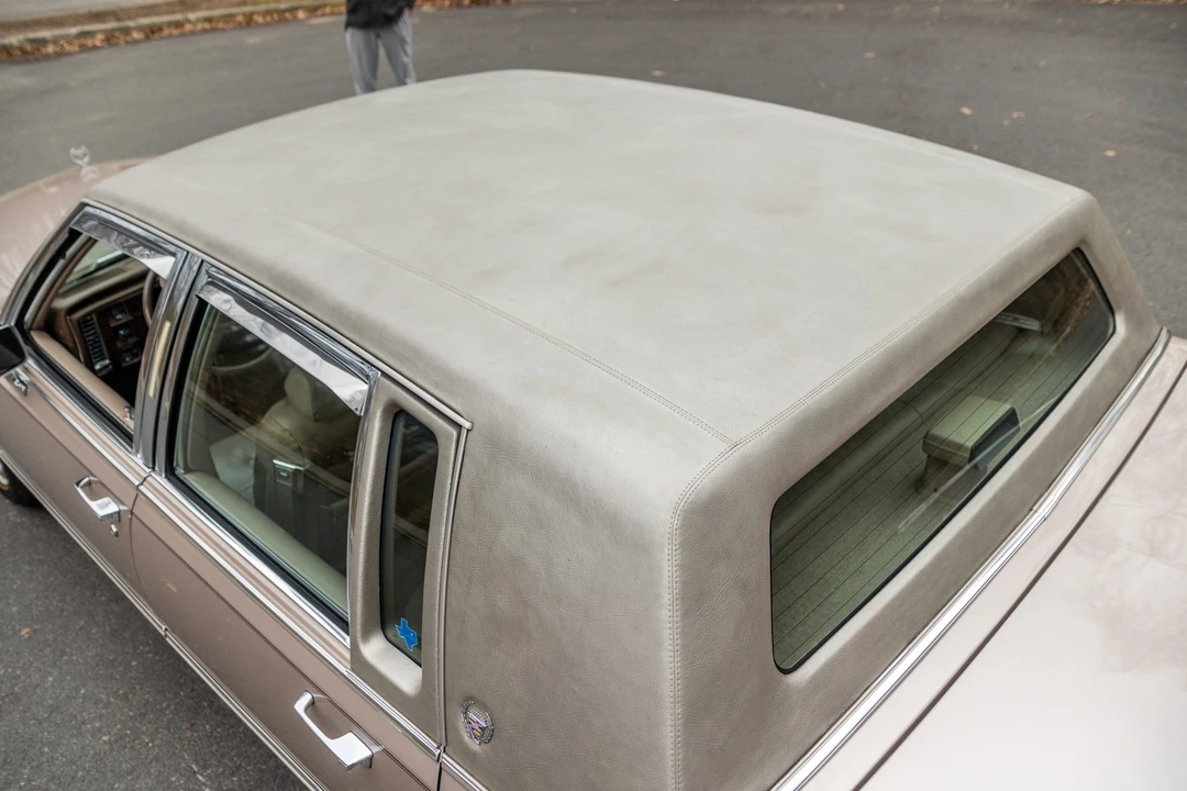 1991 Cadillac Brougham - Image 23 of 31