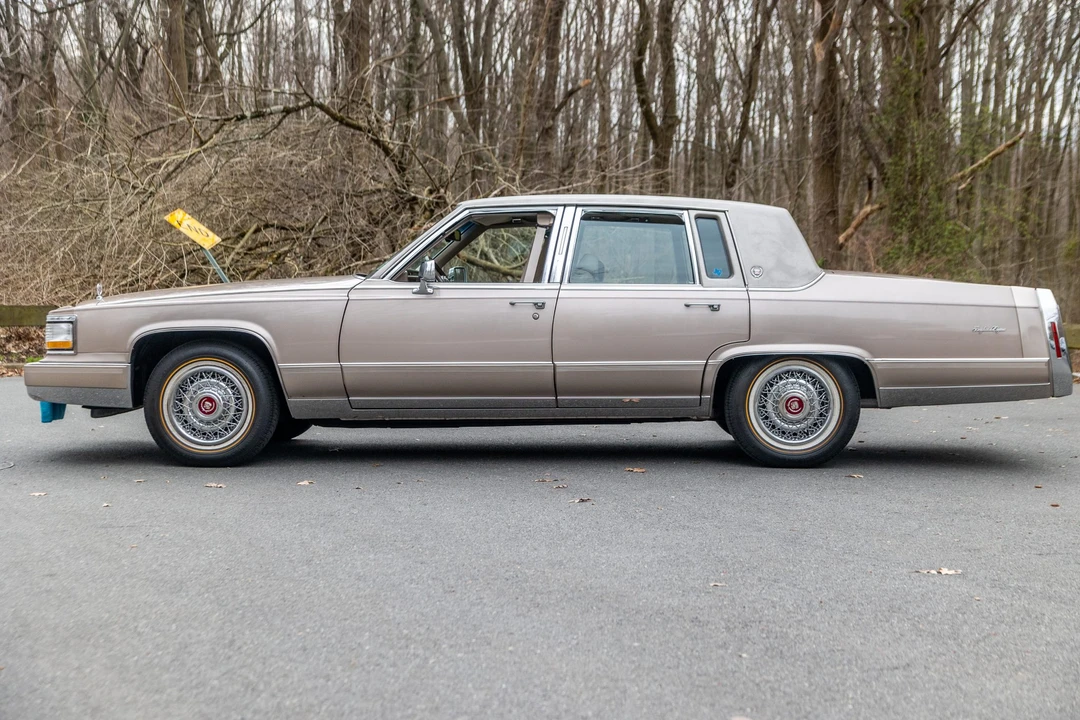 1991 Cadillac Brougham - Image 3 of 31