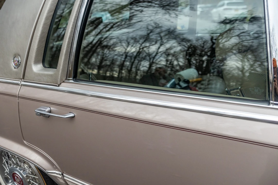 1991 Cadillac Brougham - Image 31 of 31
