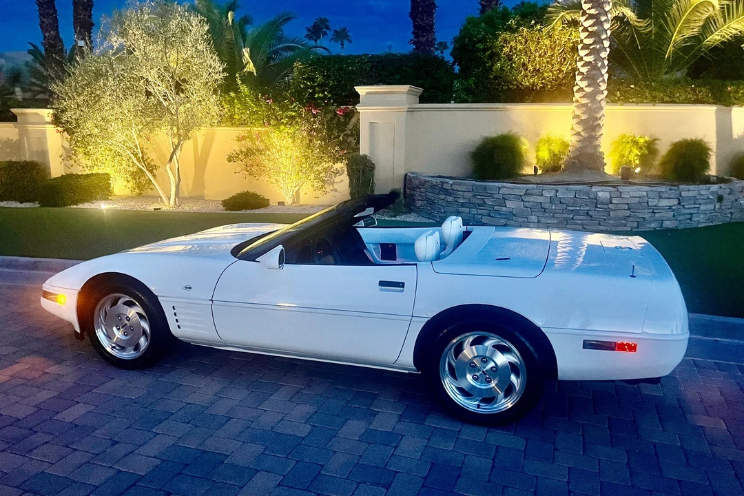 1993 Chevrolet Corvette C4 - Image 19 of 31