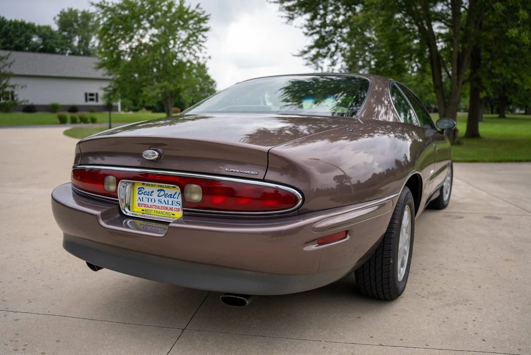 1995 Buick Riviera 8th Gen - Image 29 of 31