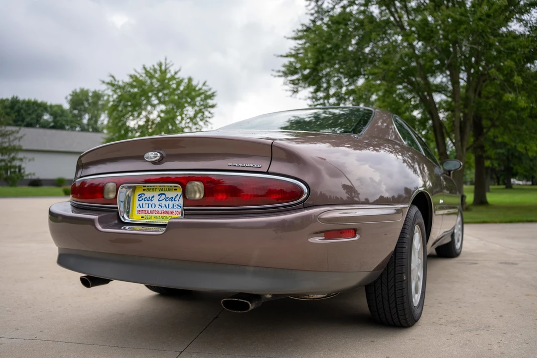1995 Buick Riviera 8th Gen - Image 28 of 31