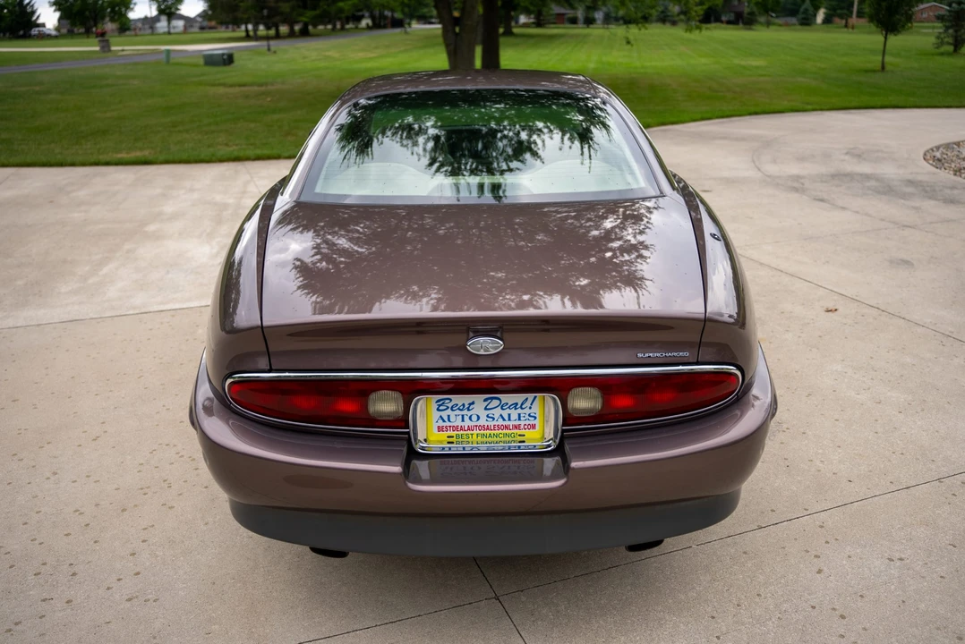 1995 Buick Riviera 8th Gen - Image 27 of 31