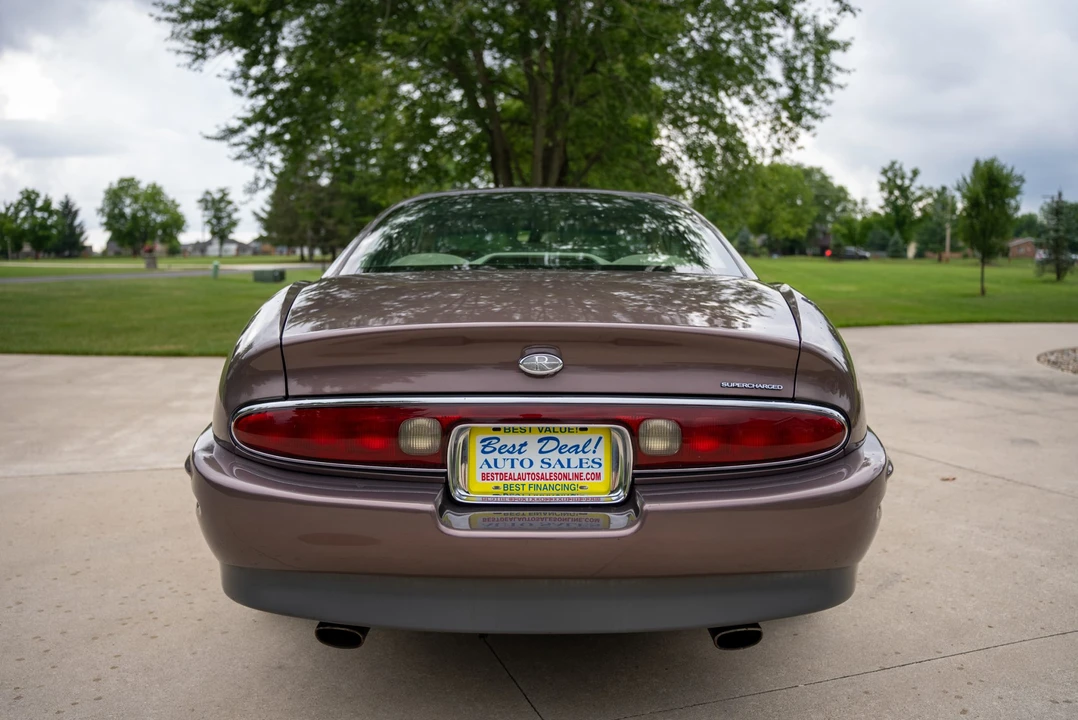 1995 Buick Riviera 8th Gen - Image 26 of 31