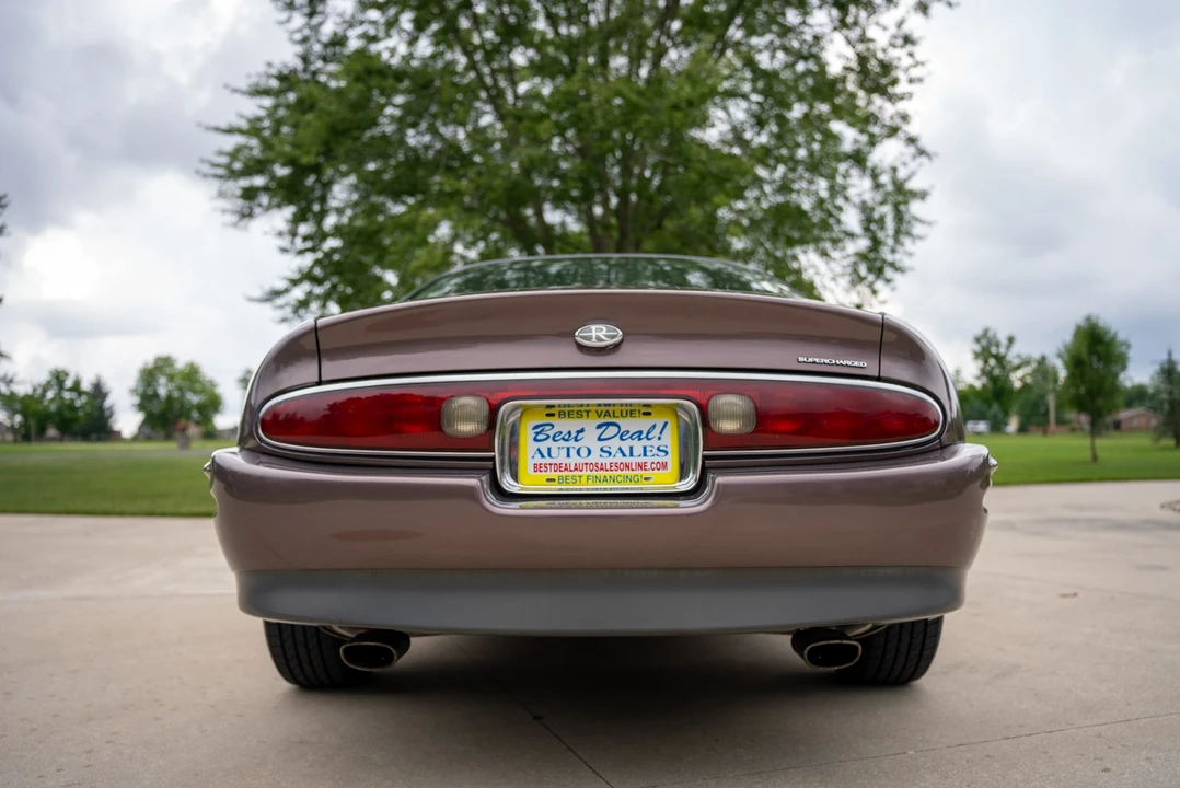 1995 Buick Riviera 8th Gen - Image 24 of 31