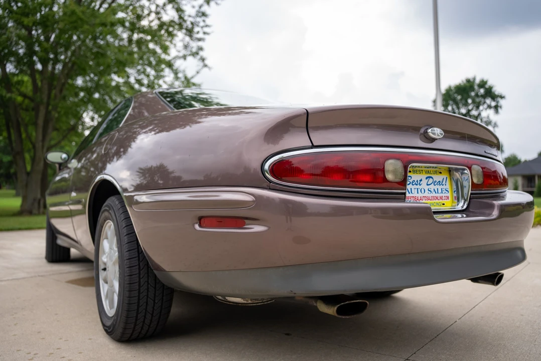 1995 Buick Riviera 8th Gen - Image 23 of 31