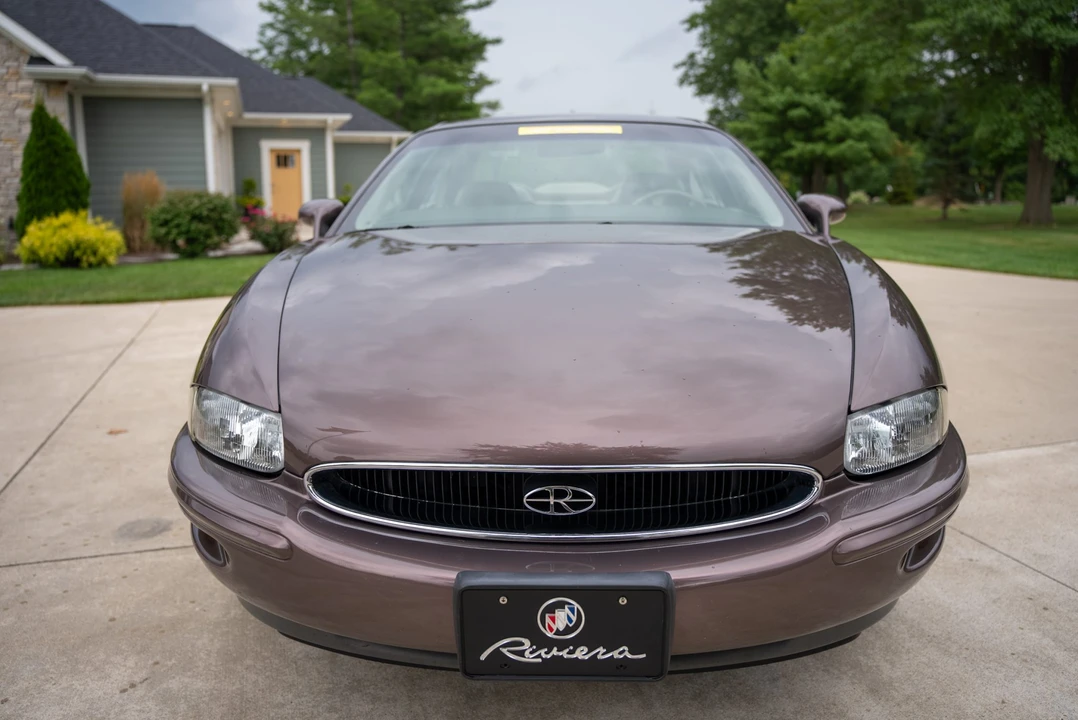 1995 Buick Riviera 8th Gen - Image 8 of 31