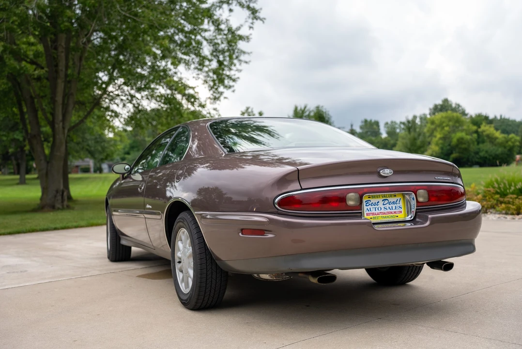 1995 Buick Riviera 8th Gen - Image 20 of 31