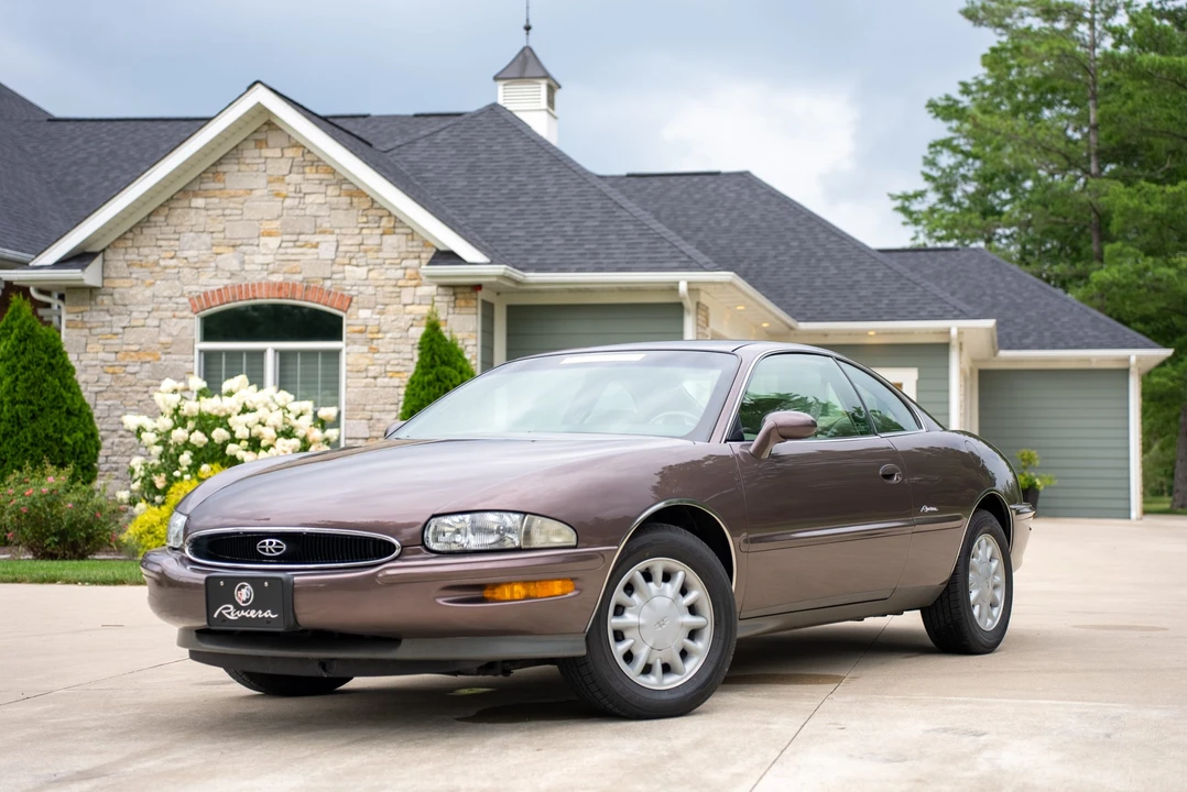 1995 Buick Riviera 8th Gen - Image 10 of 31