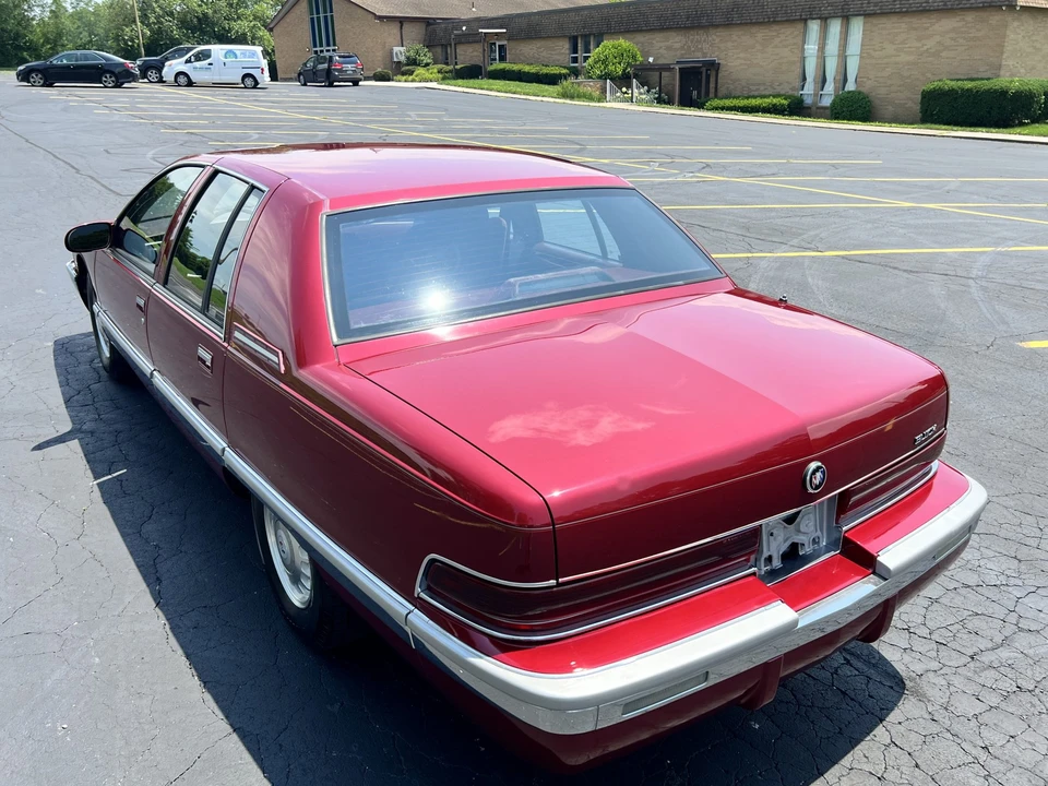 1995 Buick Roadmaster - Image 12 of 31