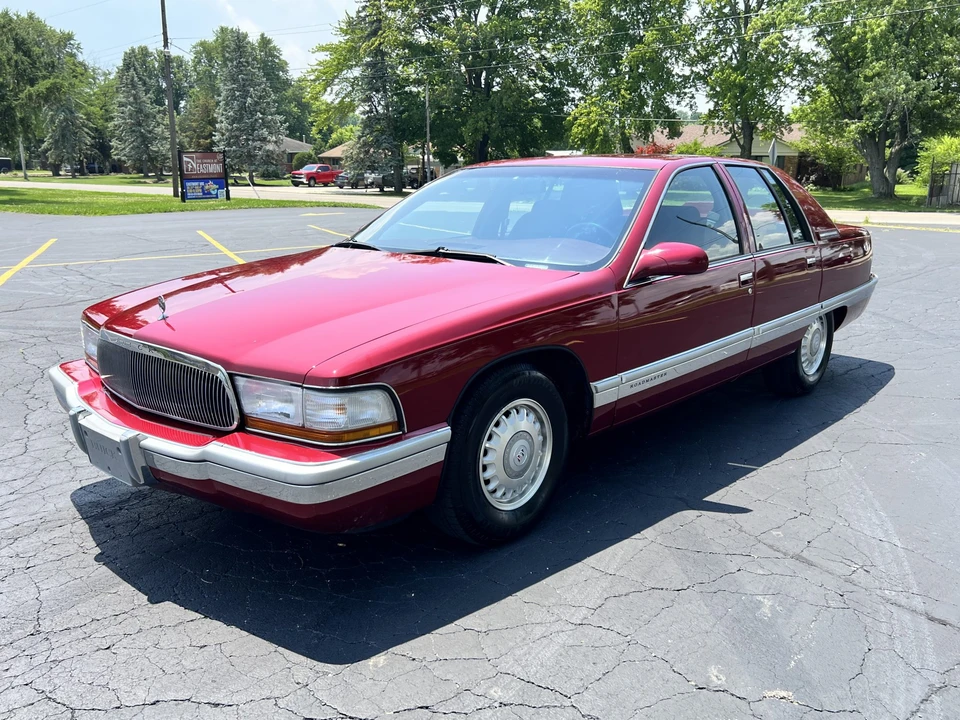 1995 Buick Roadmaster - Image 2 of 31