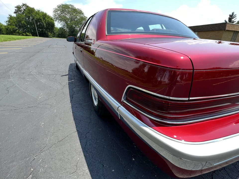 1995 Buick Roadmaster - Image 21 of 31