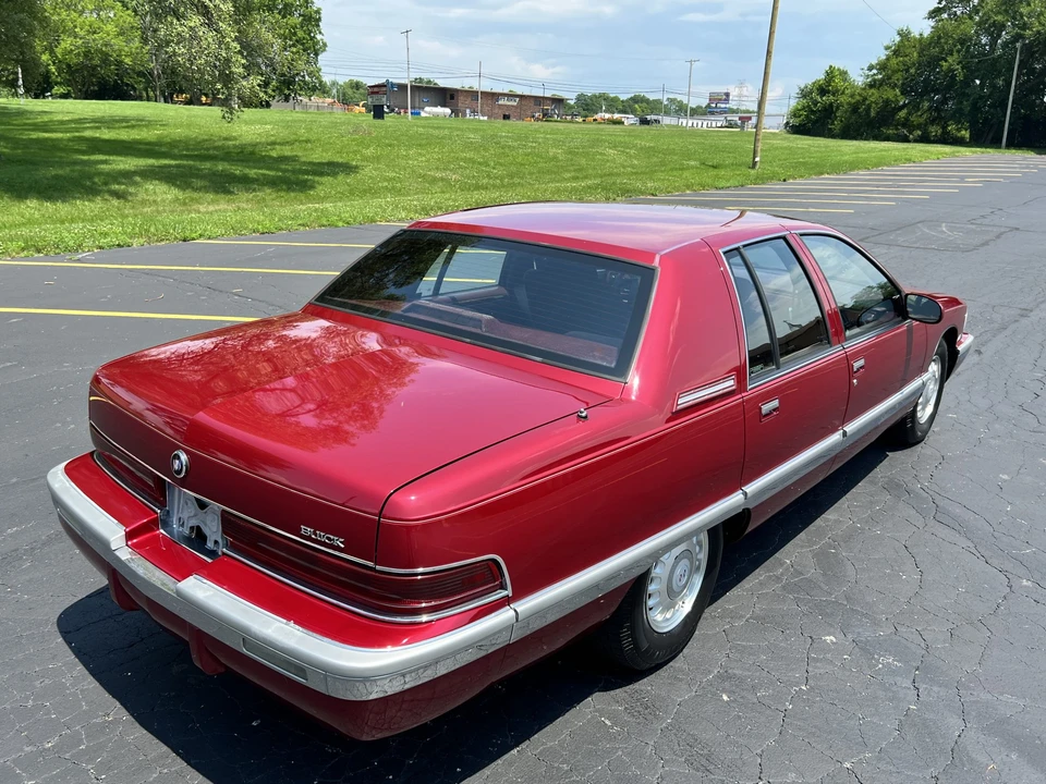 1995 Buick Roadmaster - Image 10 of 31