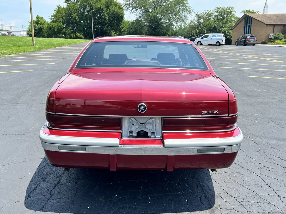 1995 Buick Roadmaster - Image 11 of 31