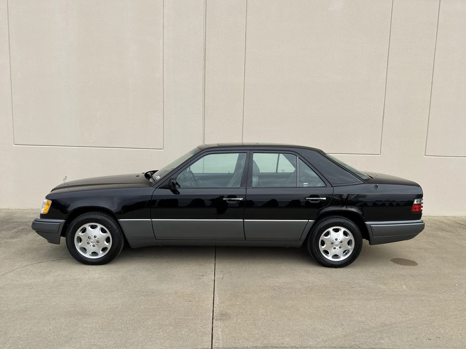 1995 Mercedes-Benz W124 E-Class - Image 3 of 31