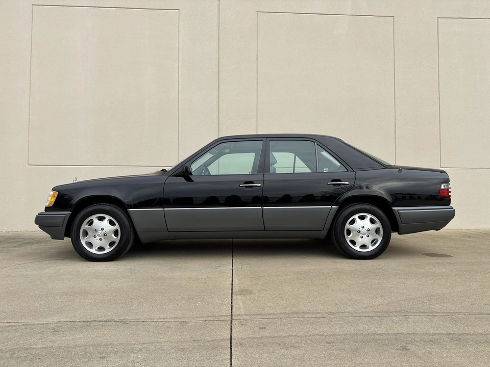 1995 Mercedes-Benz W124 E-Class - Image 2 of 31