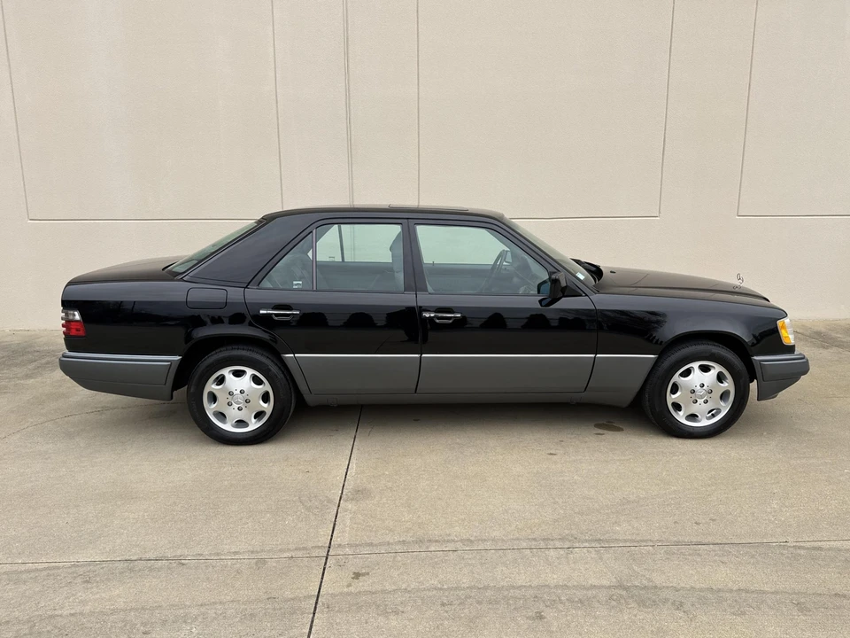 1995 Mercedes-Benz W124 E-Class - Image 28 of 31