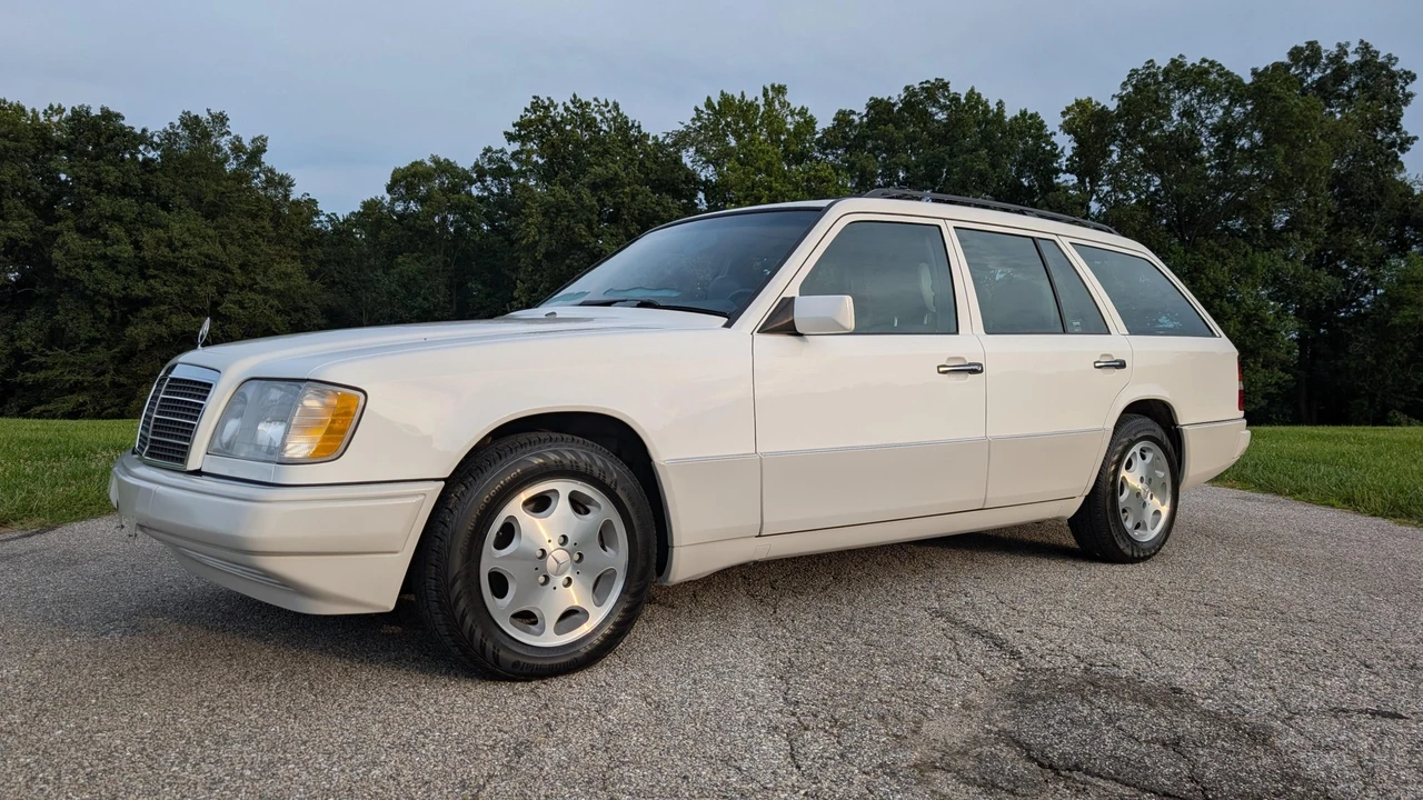 1995 Mercedes-Benz W124 E-Class - Image 11 of 31