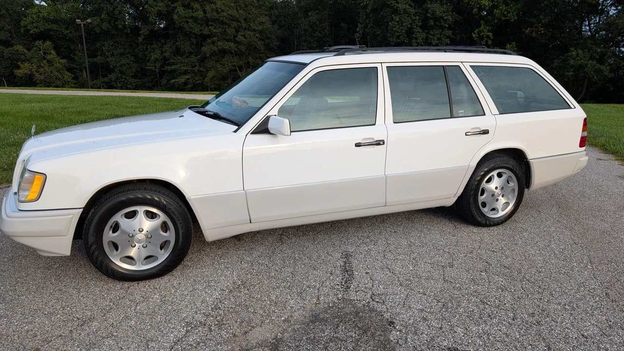 1995 Mercedes-Benz W124 E-Class - Image 12 of 31