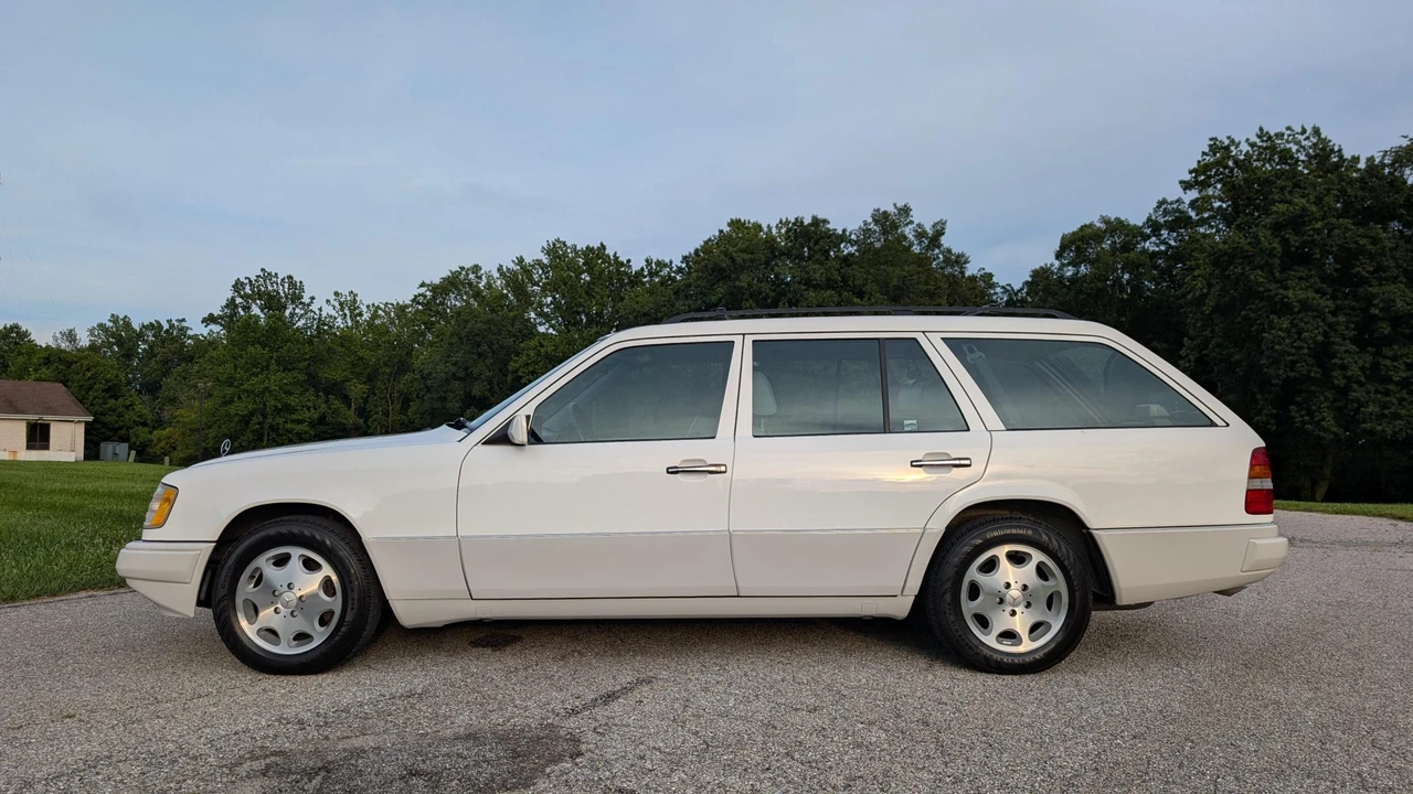1995 Mercedes-Benz W124 E-Class - Image 14 of 31
