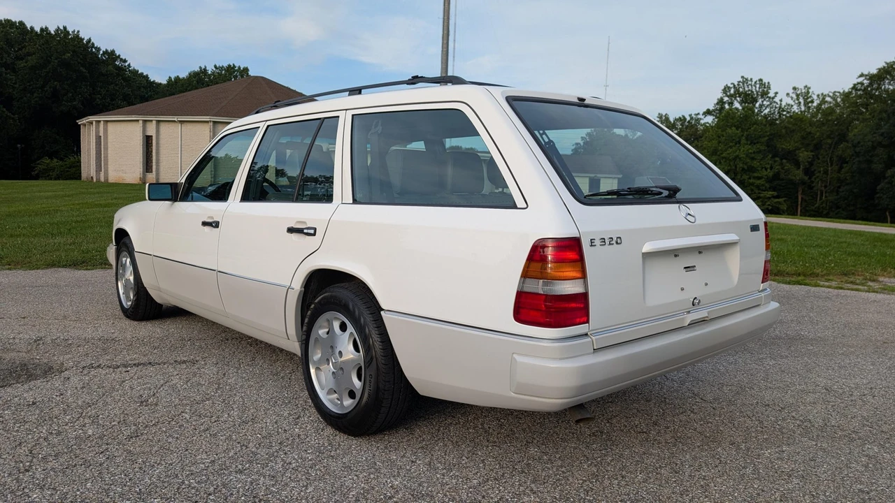 1995 Mercedes-Benz W124 E-Class - Image 25 of 31