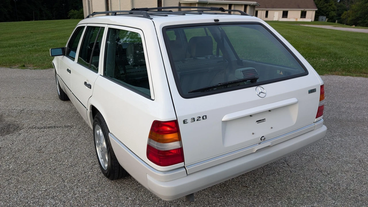 1995 Mercedes-Benz W124 E-Class - Image 26 of 31